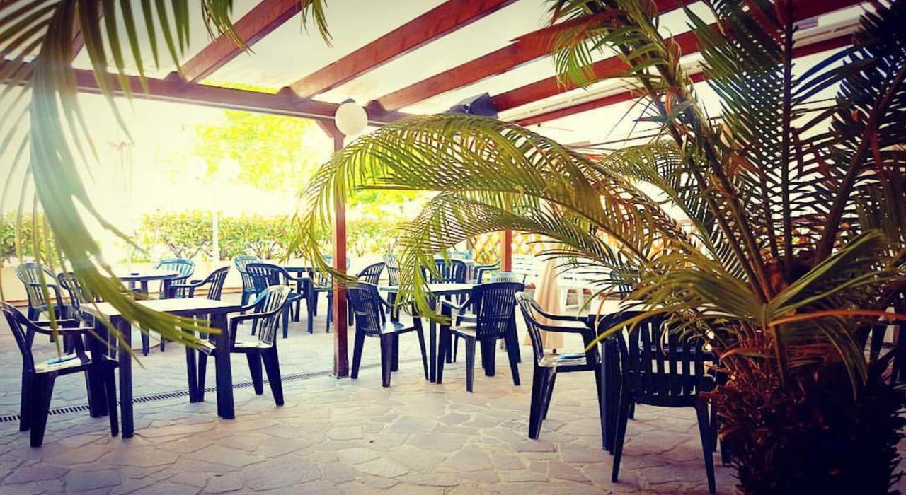 Hotel Moroni Rimini Buitenkant foto