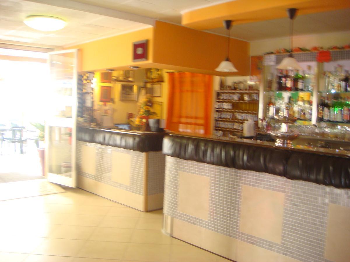 Hotel Moroni Rimini Buitenkant foto