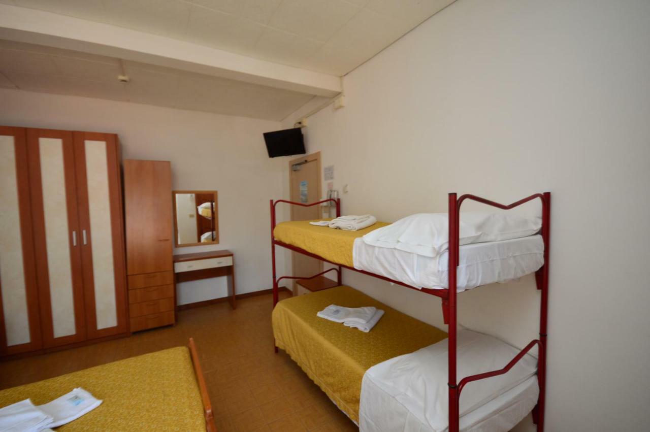 Hotel Moroni Rimini Buitenkant foto